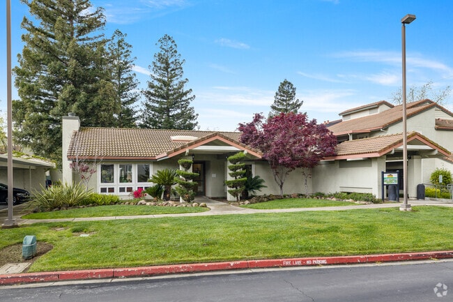 Primaria - Corners Concord Condominiums