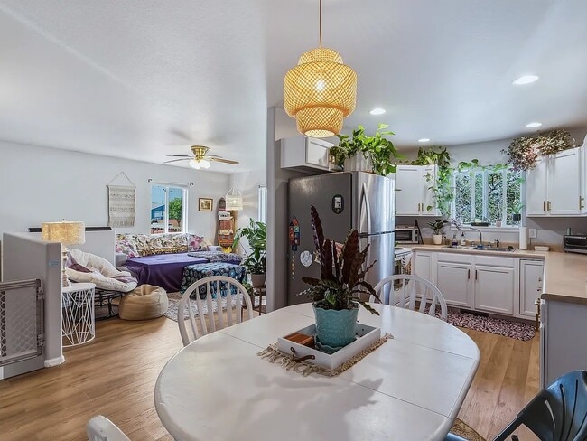 Photo - 2114 Meadow Dr
