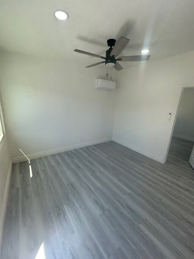 Photo - 210 W Monroe Ave