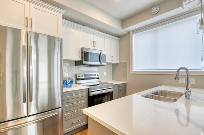 Photo - 10060-10046 46 St NE