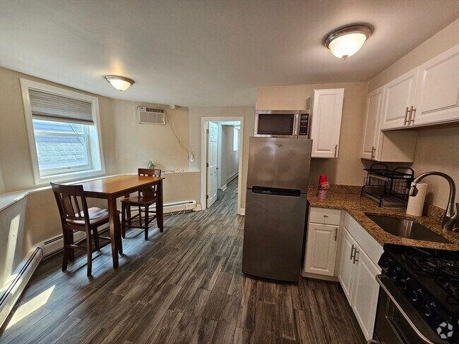 Building Photo - 44 Belmont St Unit 2 Rental