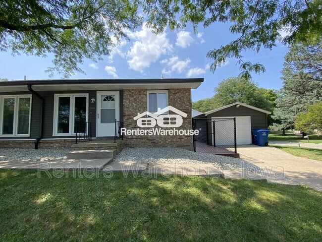 Photo - 2400 SE 17th St