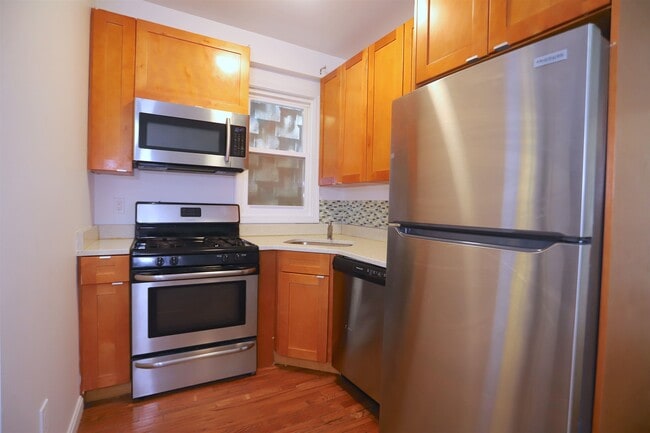 Building Photo - 195 Webster Ave Unit 1 Rental