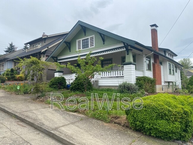 Photo - 837 SE Blakeley Ave