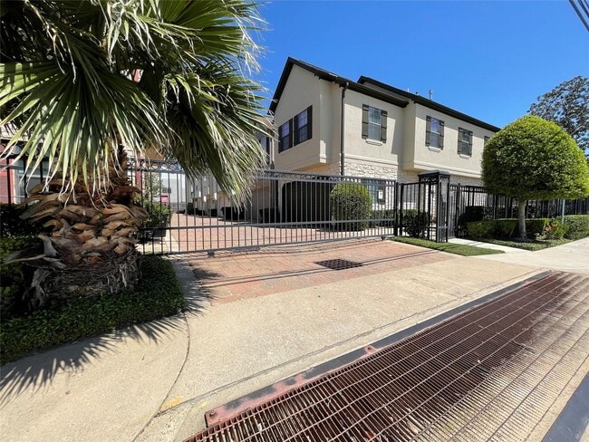 Photo - 2927 Clinton Dr