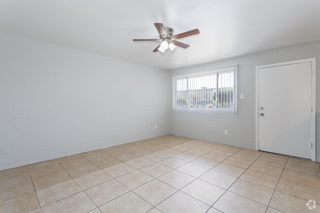 1BR, 1BA - 690 SF