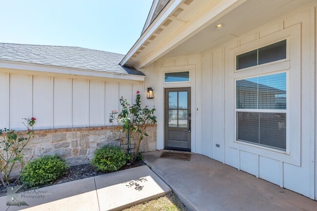3804 Carrera Ln