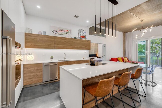 Building Photo - 11111 Biscayne Blvd Unit 1F