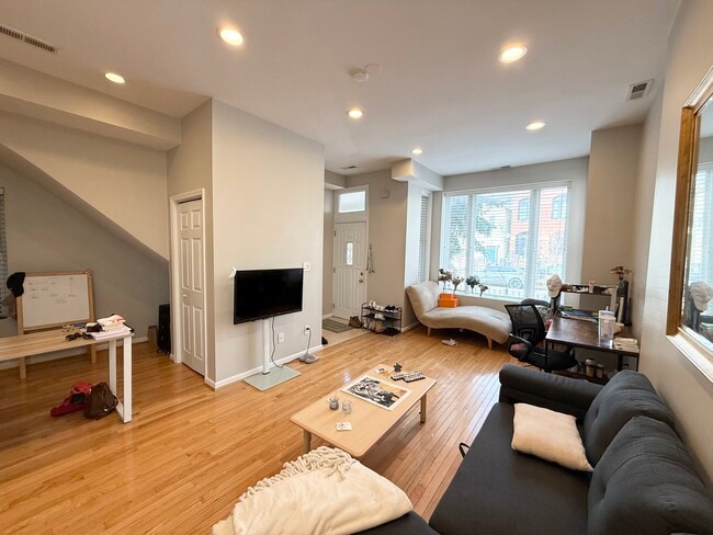 Photo - 1905 W Huron St Unit 01