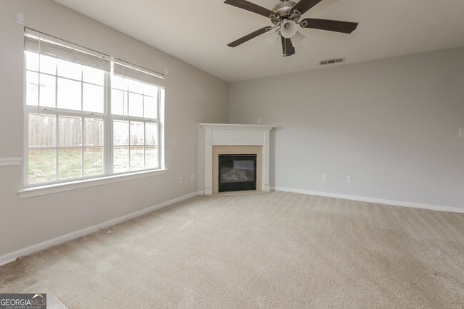 Photo - 408 Parkside Way