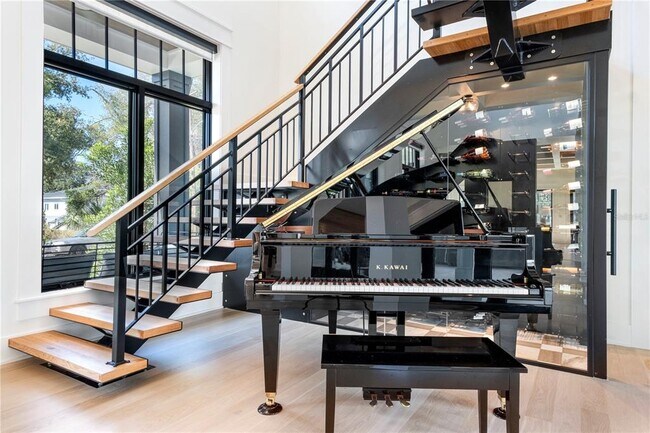 Photo - 319 W Frances Ave