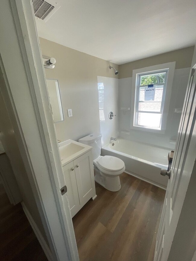 Photo - 381 E 152nd St Unidad 381 E 152nd St #3, Cleveland, OH 44110