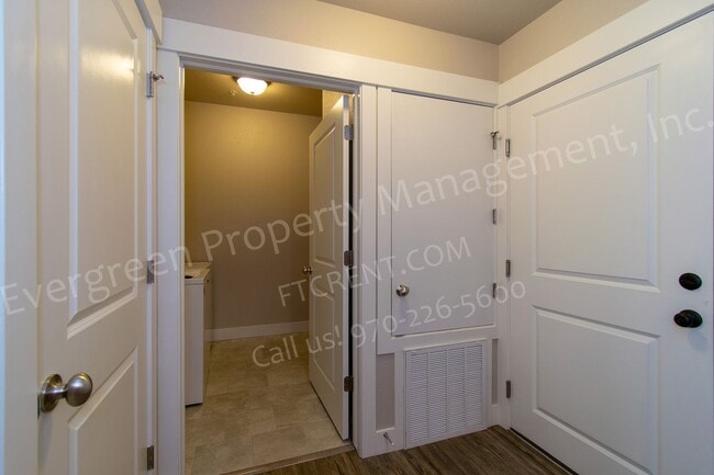 Photo - 2715 Iowa Dr