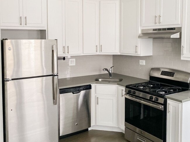 Building Photo - 4951 N Oakley Ave Unit 1