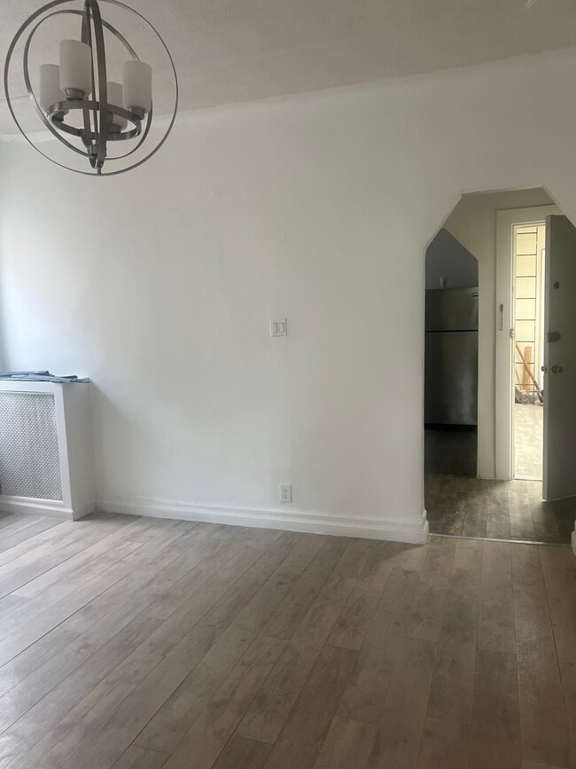 Building Photo - 407 E 96th St Unit 2f