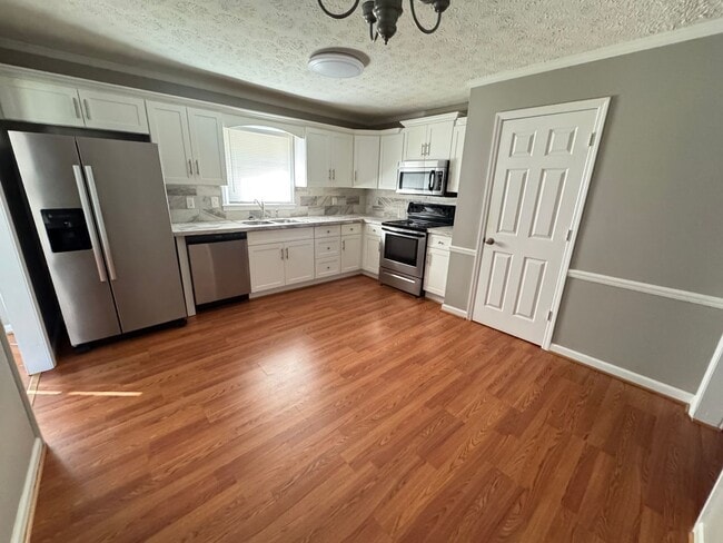 Photo - 3 Bedroom, 2 Bathroom- House in Silver Creek!