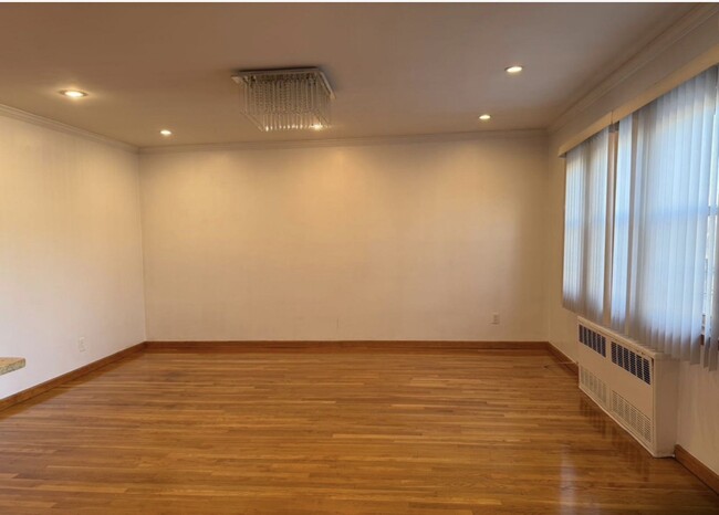 Photo - 56-61 219th St