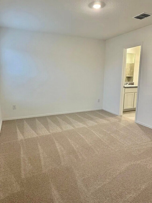 Photo - 122 Wheatgrass Ln
