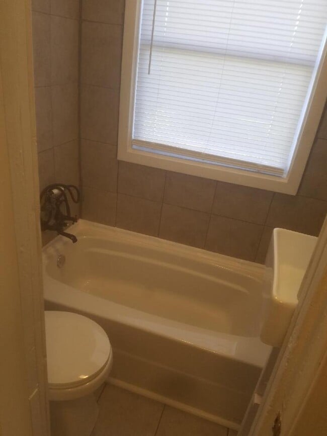 Photo - 808 Carter St