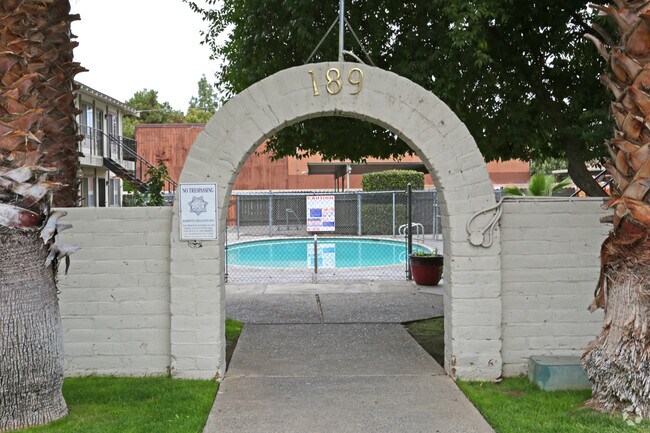 Photo - Santa Anna Palms