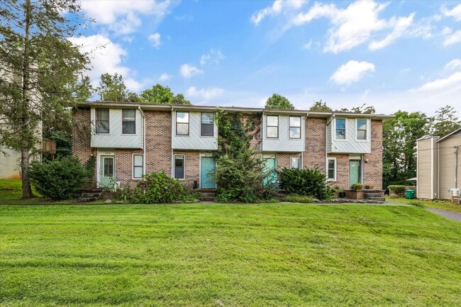 Building Photo - 621 Idlewood Ln