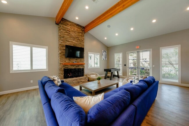 Photo - University Plaza