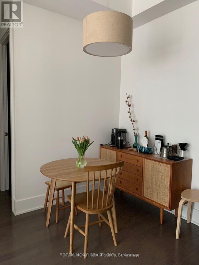 Photo - 39 Queens Quay E Unité 305