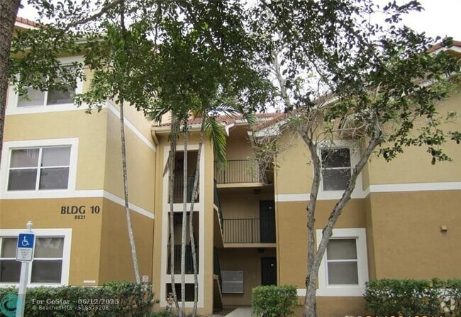 Building Photo - 8821 Wiles Rd Unit 207 Rental