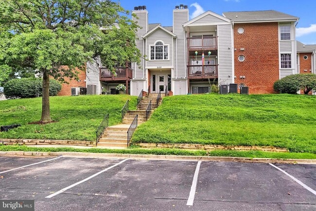 Building Photo - 200 Spring Maiden Ct Unit 301