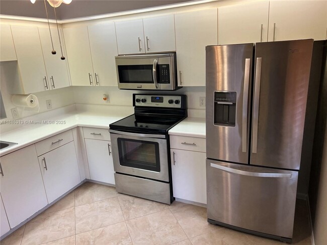 Photo - 12550 SW 15th St Unidad 307E