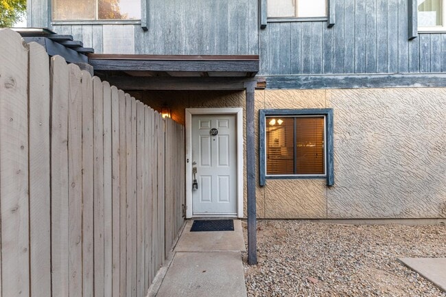 Building Photo - 286 W Palomino Dr Unit 107