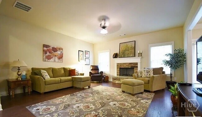 Photo - 157 Putters Dr