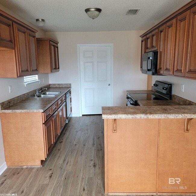 Photo - 1701 Woodbridge Cir E