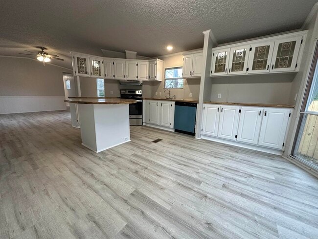 Photo - 2712 Spring St