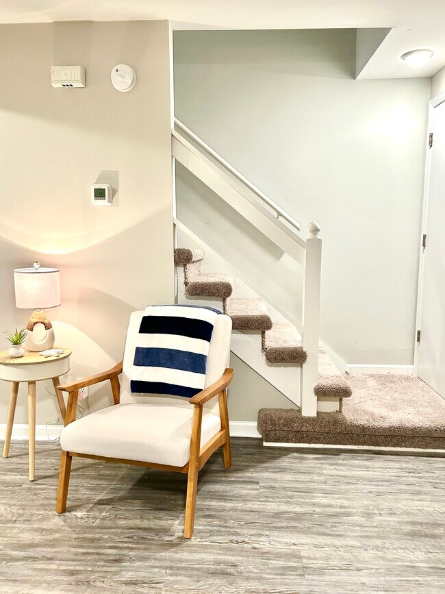 Photo - 403 71st Ave N