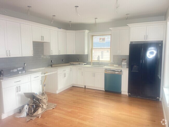 Building Photo - 8 Maple St Unit 2 Rental
