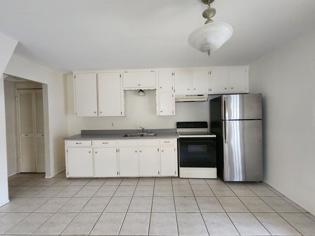 Photo - Walk to the Comal River, Schlitterbahn, & Downtown NB /1/1 Duplex with Courtyard! Includes Fridge...