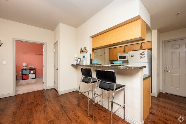 2BR, 2BA - 875SF - Kitchen