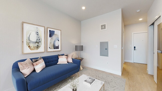 Studio/1BA, 399sf