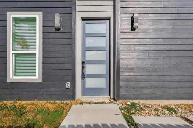 Photo - 808 Fortune St