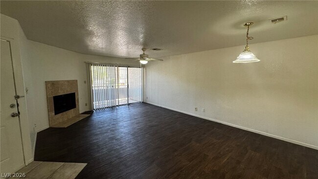Building Photo - 5044 S Rainbow Blvd Unit 104