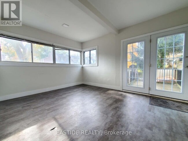 Photo - 212 Monarch Park Ave