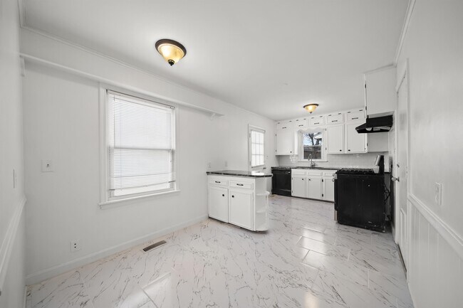 Photo - 3934 S Detroit Ave