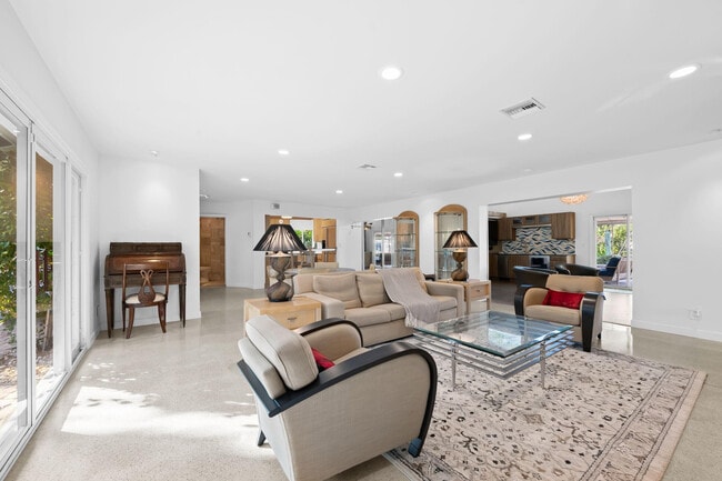 Photo - 2809 NE 25th St