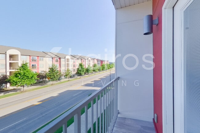 Photo - 1666 S Razorback Rd