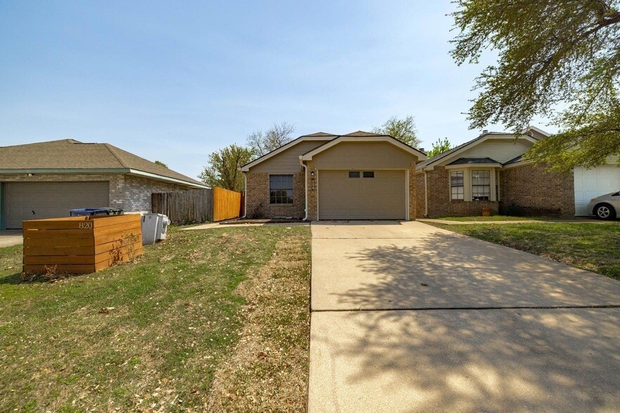 820 Mica Ln