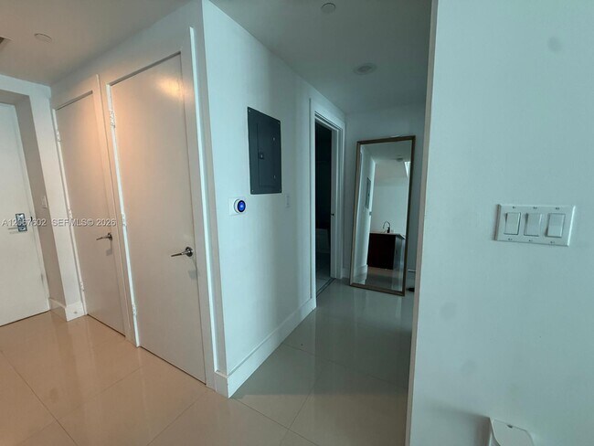 Photo - 500 Brickell Ave Unit 2706