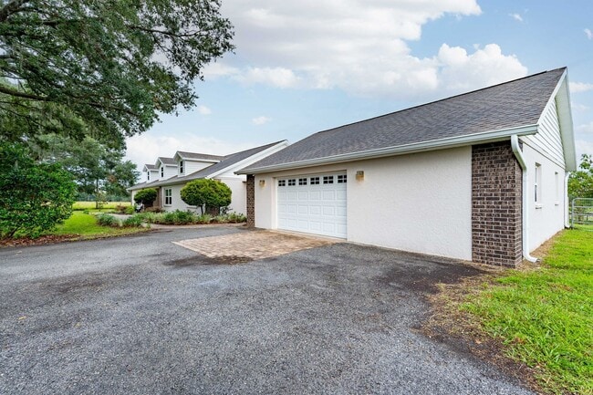 Photo - Country living close to everything - 3 bed, 3.5 bath, on an acre