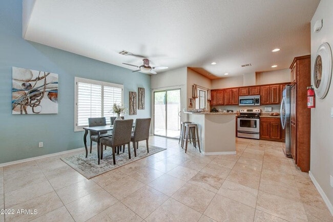 Photo - 1120 S Ash Ave Unidad 1004