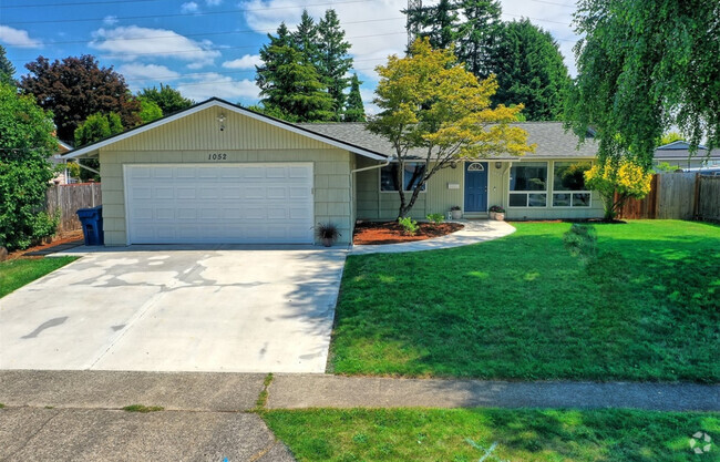 Building Photo - 1052 Redmond Ave NE Rental